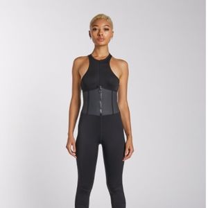SECNDNTURE Waist training leggings.